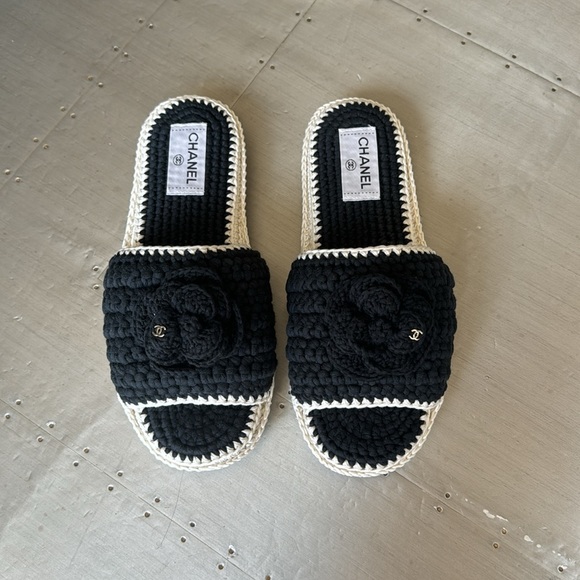 Chanel Black 23C ivory knit camellia flower slides flats sandals sz 39 with box - Picture 2 of 10